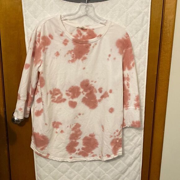 Pink and white tie dye 3/4 length sweatshirt with button accents - Picture 1 of 9